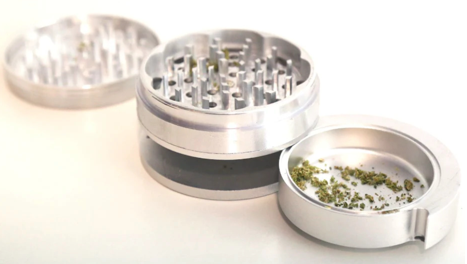 Ceramic vs. Metal Weed Grinder: Which Is Better?