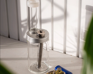 How to Clean Glass Bongs: The Guide to Sparkling Results